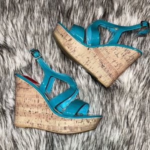 NIB Fahrenheit Blue Patent Leather Wedge Sandal 9